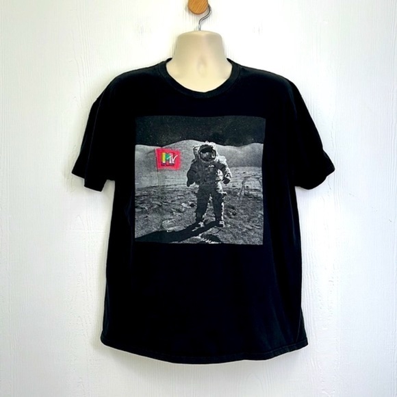 MTV - Astronaut MTV Flag In Space Graphic Short Sleeve T Shirt Size Large - Picture 2 of 9